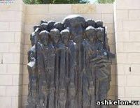 И памяти нет страшней..." История Холокоста (Шоа)