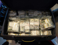 В Ашдоде у наркоторговцев арестован чемодан долларов