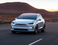 Владельцам Tesla разрешат ездить по дорогам Израиля в режиме полного автопилота