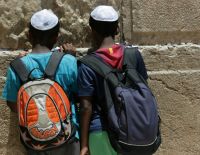 Родительские комитеты протестуют против высоких платежей за школу