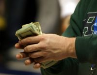 Специалисты посоветовали семейным парам разделить банковские счета