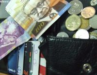 Средняя зарплата в апреле уменьшилась на 1,8%