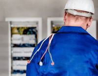 Суд разрешил работникам "Хеврат Хашмаль" еще месяц получать незаконные прибавки к зарплатам