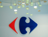 Carrefour поднимает оплату за доставку онлайн