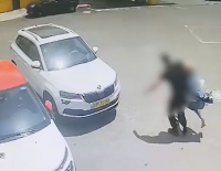 Благодаря бдительности прохожих, полиция смогла предотвратить похищение женщины на заправке