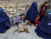 В Афганистане после землетрясения спасатели помогали только мужчинам — The New York Times