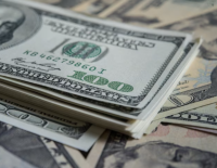 Впервые за 165 лет на $100 купюрах появится подпись Трампа 