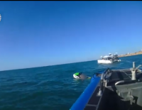 Морская полиция Ашкелона спасла двух людей посреди моря