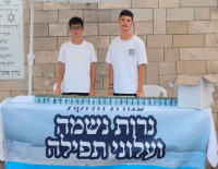 Продолжая традицию: в Ашкелоне раздали свечи памяти