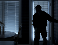 В Тель-Авиве рецидивист ворвался в квартиру и совершил сексуальное нападение