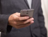 На чьи услуги  жалуются израильтяне?