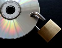 В Хайфе 6-классники получили в подарок от школы DVD с порнофильмом