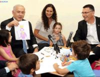 "Без скандалов и забастовок": Нетаниягу и Саар поздравили школьников с началом учебного года