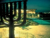 Кнессет утвердил разовые бонусы уборщикам и охранникам