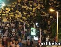 По Тель-Авиву двинулись колонны "лохов