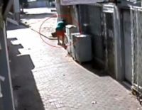 Подозреваемый: "Я случайно уронил сигарету"