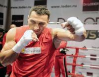 Бокс: в Москве Владимир Кличко победил Александра Поветкина