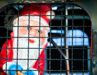 Опять отличились: израильская полиция избила и арестовала Санта Клауса