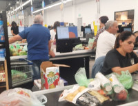 Приоритеты военного времени: израильтяне закупаются алкоголем и меньше ходят в рестораны